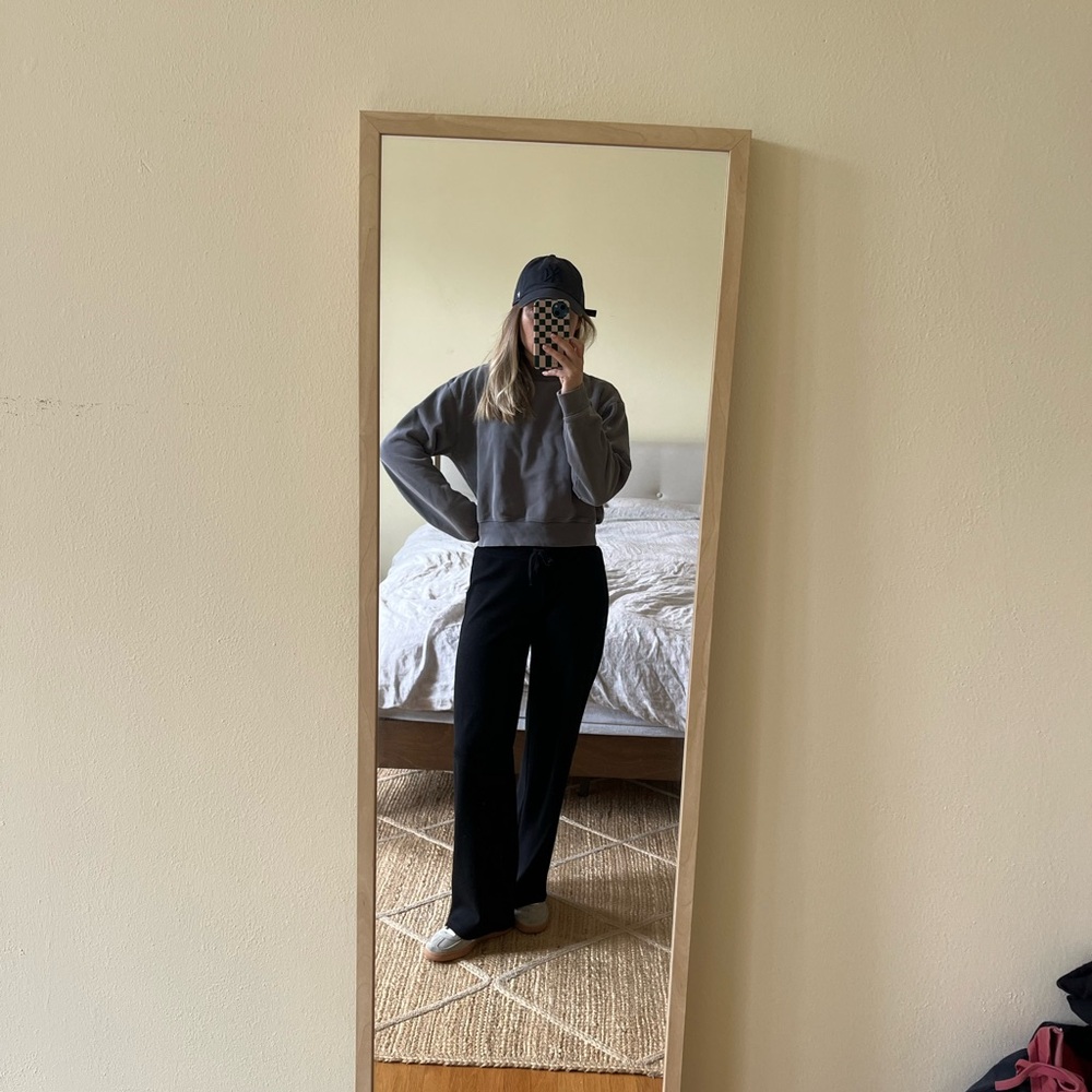 ARITZIA TNA SWEATSHIRT - Picture 2 of 6